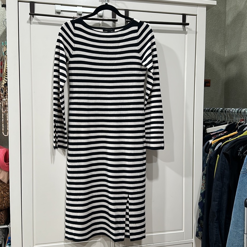 Ann Taylor Stretch Knit Midi Dress XS
Wool Blend Black White Stripe